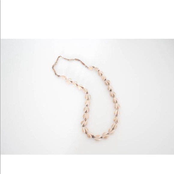 Vintage Shell Necklace - Picture 3 of 4